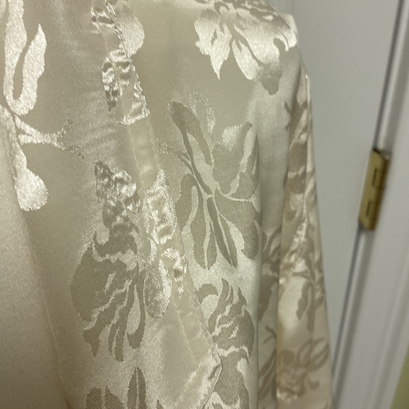 Victoria’s Secret cream colored robe - Picture 2 of 9